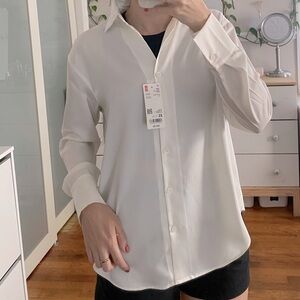 ✨NWT✨ White Uniqlo satin blouse